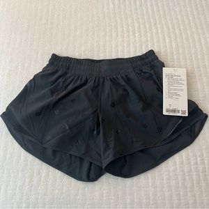 NWT Lululemon Hotty Hot LR Short 4” Lined